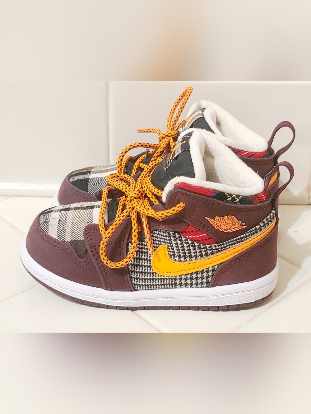 Air Jordan 1 Mid SE Night Maroon Black White Total Orange TD Size 7C